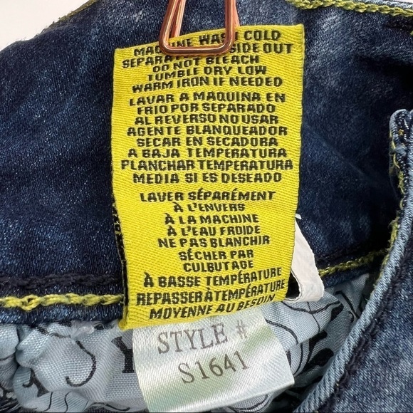 YMI Wanna Betta Butt Cuffed Hem Denim Jean Shorts Size 5 Women's - Picture 8 of 8